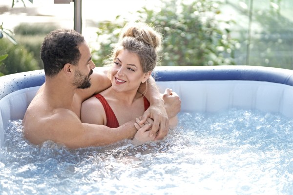 SaluSpa® ''Hawaii Smart AirJet™'' Spa gonflable avec contrôle via l'application, 4 à 6 personnes