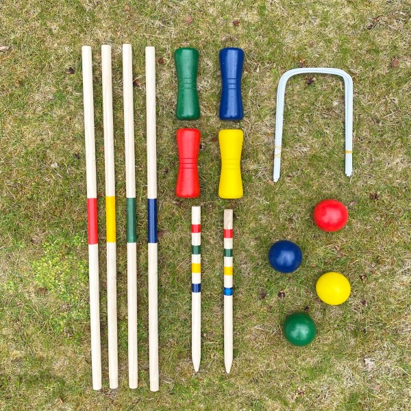 Ensemble de jeu de croquet en bois.