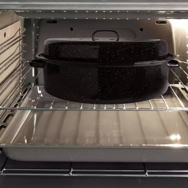 À la Cuisine - Rôtissoire ovale en émail de 15 po avec couvercle