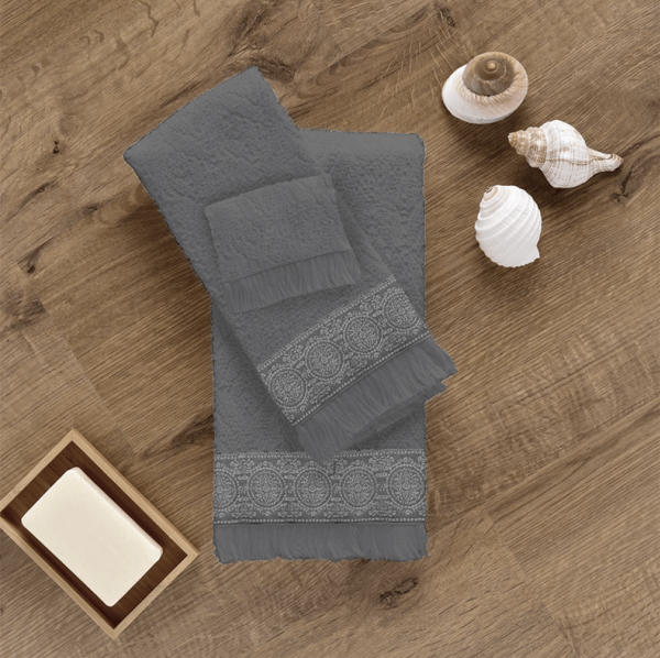 Lauren Taylor - Embroidered Towels - Magasins Hart | Hart Stores