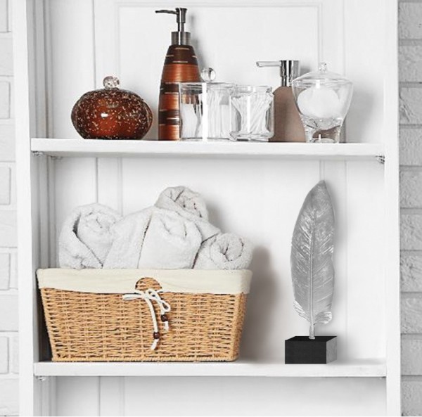 Plume blanche décorative
