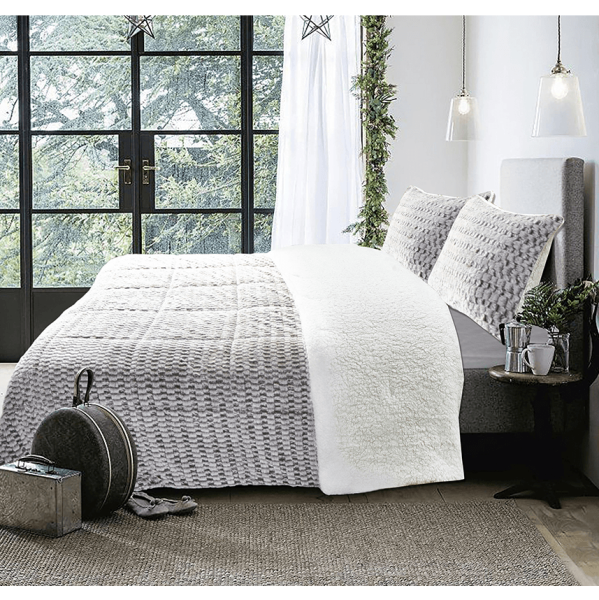 Estrid - 3 Piece Comforter Set with Sherpa Reverse - Magasins Hart | Hart Stores