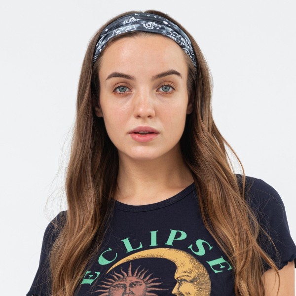 Masque bandana - Motif cachemire teinté noir (Disponible en ligne seulement)