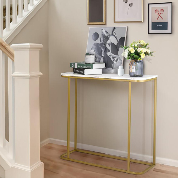 Atelier Du Nord | Table console d'appoint moderne en faux marbre blanc et cadre en métal doré