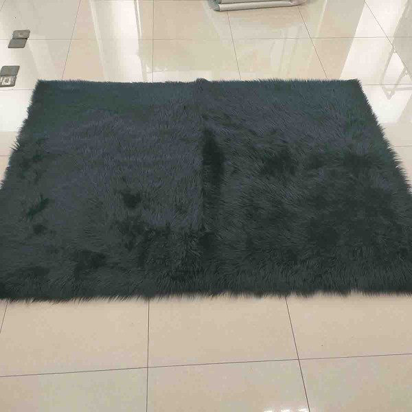 Tapis en fausse fourrure avec dos en tissu daim 120x180 cm