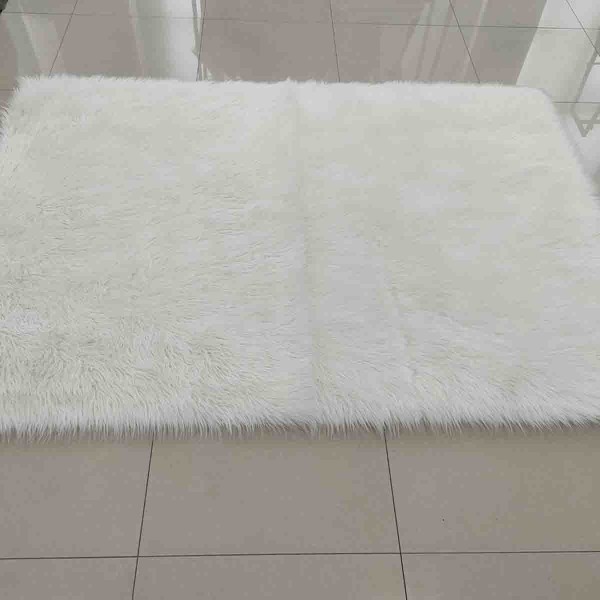 Tapis en fausse fourrure avec dos en tissu daim 120x180 cm