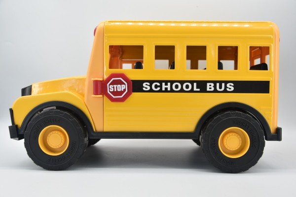 Mighty Wheels 16in School Bus Metal
