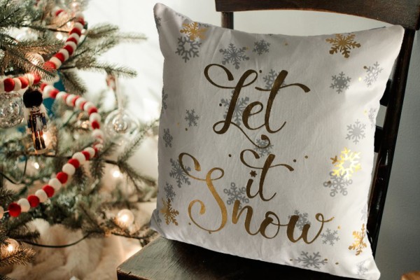 Xmas Cushion 18x18 Let It Snow