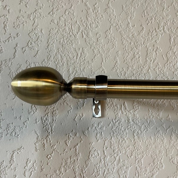Lauren Taylor-Lewis Pole Set