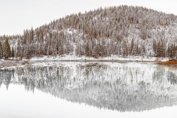 Toile imprimée 60 x 90 cm | Lac d'hiver avec montagne