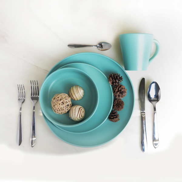 Service de vaisselle en grès émaillé mat de couleur aquamarine 16 pièces