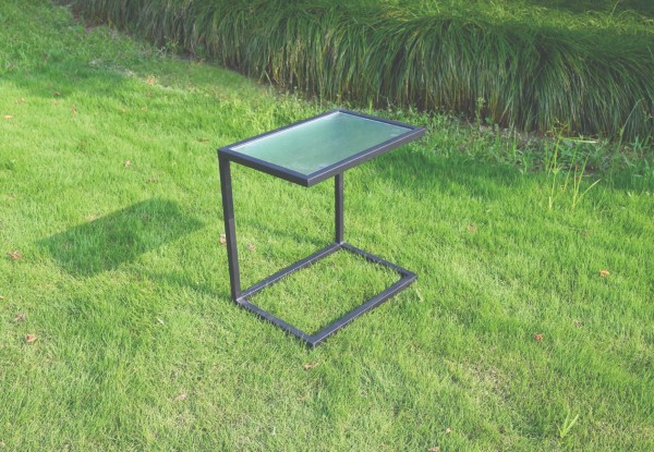 Table d'appoint noire avec plateau en verre de 5 mm