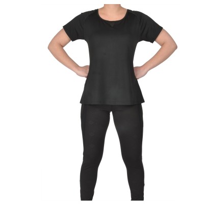 T-shirt noir avec fente dans le dos