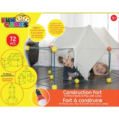 Fort de construction avec éclairage