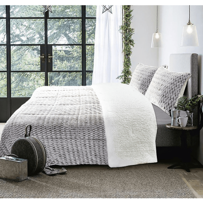 Estrid - 3 Piece Comforter Set with Sherpa Reverse