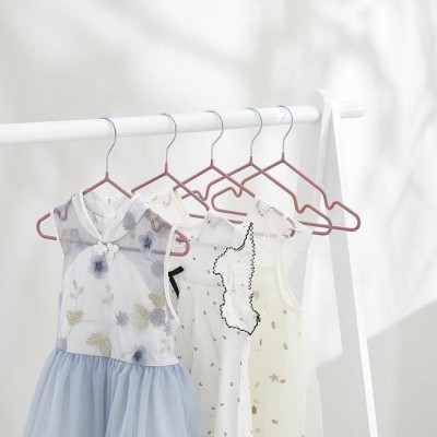 Cintre pour enfants 5pk rose enduit de PVC