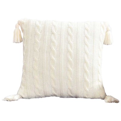 LAURENT TAYLOR - Coussin en maille crochetée avec glands