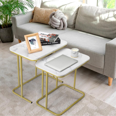 Ensemble de 2 tables d'appoint avec cadre en or et dessus en faux marbre
