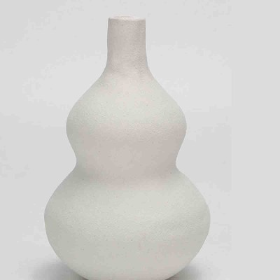 Lauren Taylor - Vase à bourgeons en céramique blanche ondulée