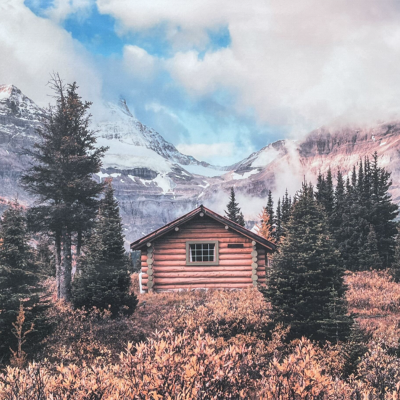 Scène de cabane d'automne