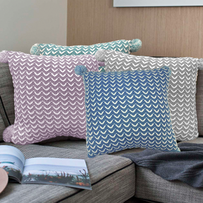 Lauren Taylor - Coussin en tricot crocheté EZRA avec pompons
