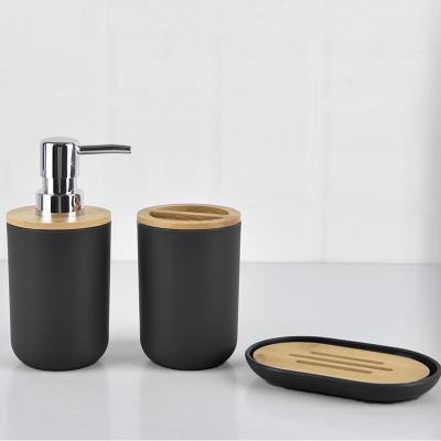 Le Spa - Ensemble d'accessoires de salle de bain en plastique et bambou | Assorti
