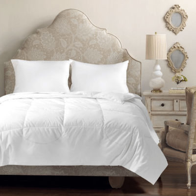 Couette en microfibre synthétique avec 2 oreillers