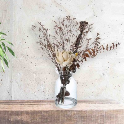 Lauren Taylor - Fleurs séchées dans un vase en verre