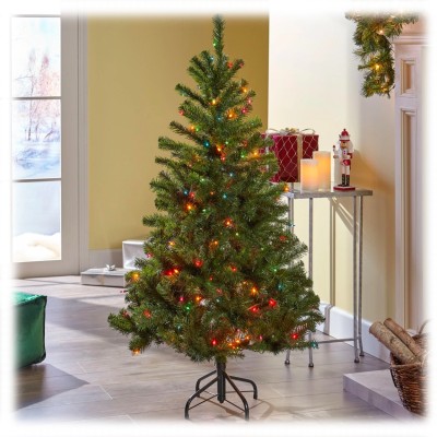 Noble Arbre De Noël 4,5 Pieds 332 Pointes De Base En Métal
