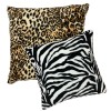 Nairobi velour reverse to sherpa cushion 18x18 - Magasins Hart | Hart Stores